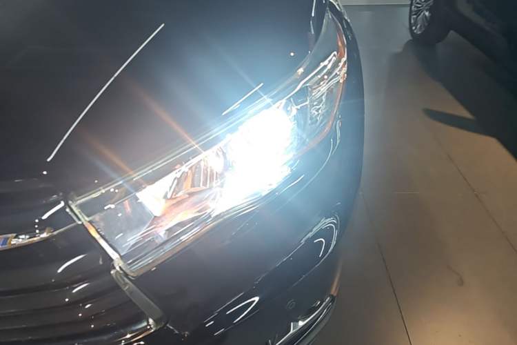 Used Toyota Highlander 2017 2.0T Two-Wheel Drive Luxury Edition 7 Seats Left Front Headlight