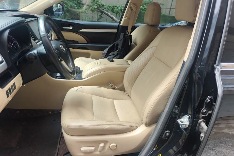 Used Toyota Highlander 2017 2.0T Two-Wheel Drive Luxury Edition 7 Seats Left Front Seat