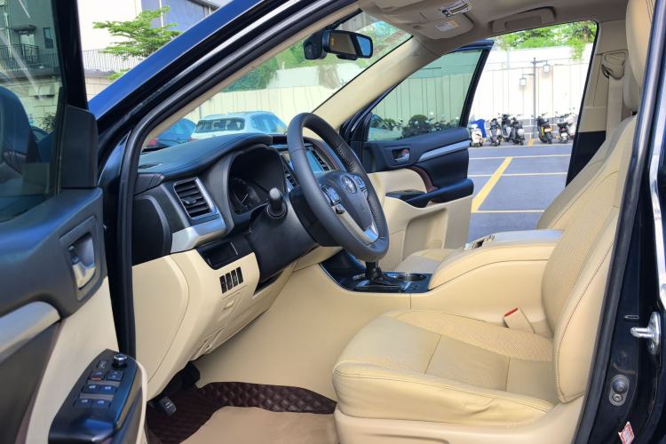 Used Toyota Highlander 2017 2.0T Four-Wheel Drive Luxury Edition 7 Seats Left Front Seat