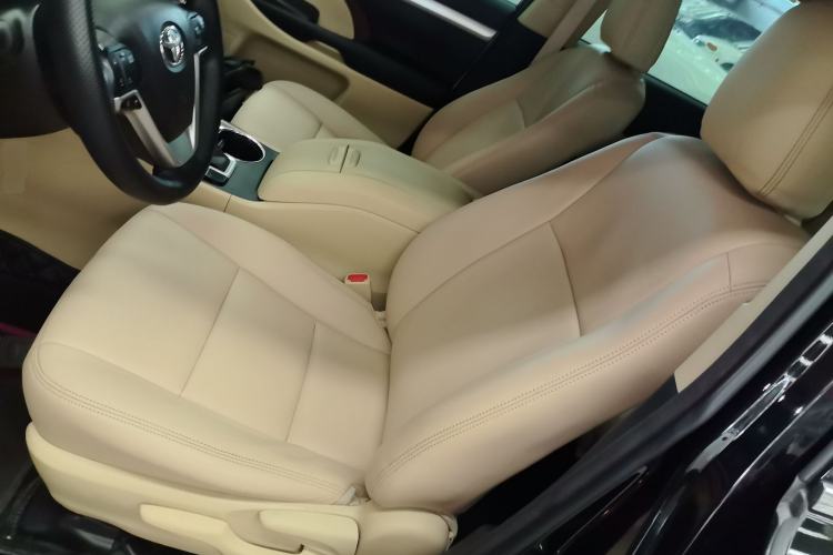 Used Toyota Highlander 2017 2.0T Two-Wheel Drive Elite Version 7 Seats Left Front Seat