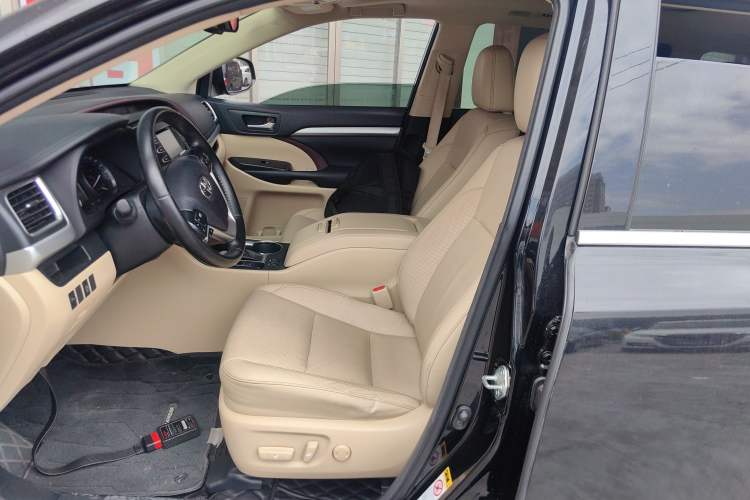 Used Toyota Highlander 2017 2.0T Four-Wheel Drive Luxury Edition 7 Seats Left Front Seat