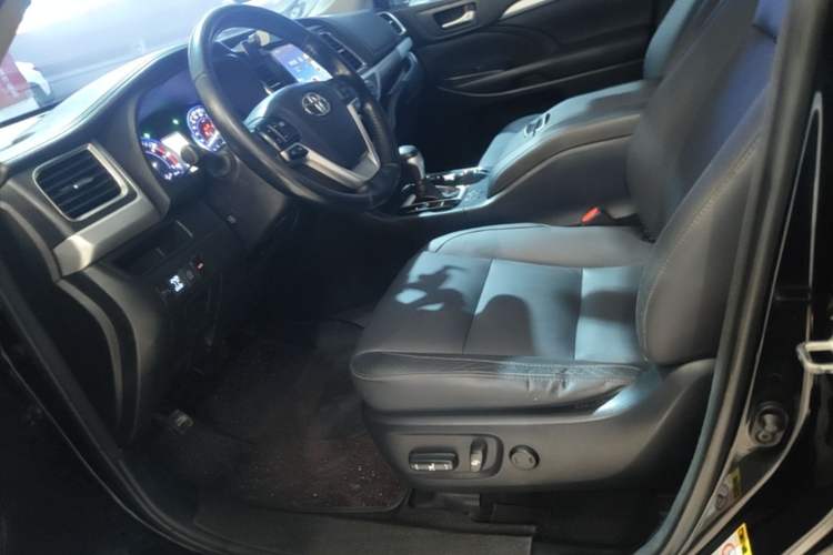 Used Toyota Highlander 2017 2.0T Four-Wheel Drive Luxury Edition 7 Seats Left Front Seat
