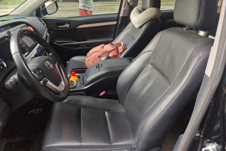 Used Toyota Highlander 2017 2.0T Two-Wheel Drive Luxury Edition 7 Seats Left Front Seat