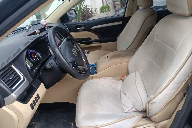 Used Toyota Highlander 2017 2.0T Two-Wheel Drive Elite Version 7 Seats Left Front Seat