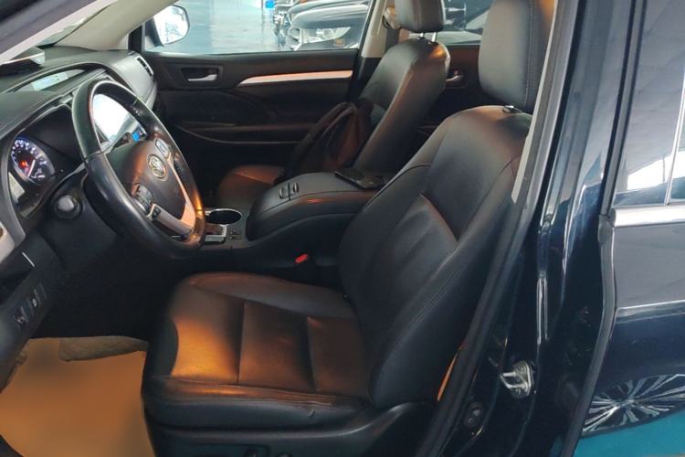 Used Toyota Highlander 2017 2.0T Two-Wheel Drive Luxury Edition 7 Seats Left Front Seat
