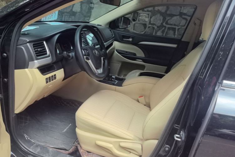 Used Toyota Highlander 2017 2.0T Two-Wheel Drive Elite Version 7 Seats Left Front Seat