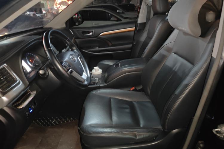 Used Toyota Highlander 2017 2.0T Two-Wheel Drive Luxury Edition 7 Seats Left Front Seat