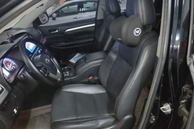 Used Toyota Highlander 2017 2.0T Two-Wheel Drive Luxury Edition 7 Seats Left Front Seat