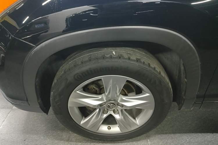 Used Toyota Highlander 2017 2.0T Four-Wheel Drive Luxury Edition 7 Seats Left Front Wheel Hub