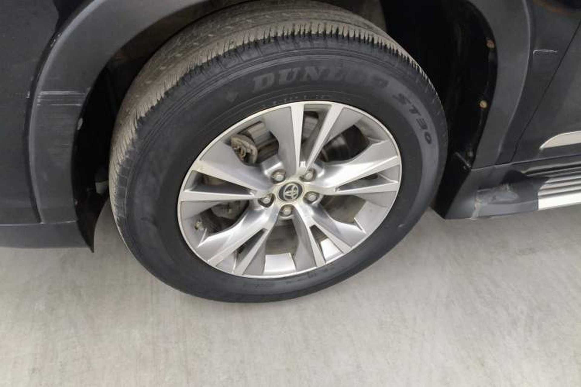 Used Toyota Highlander 2017 2.0T Four-Wheel Drive Elite Edition 7-Seater Left Front Wheel Hub