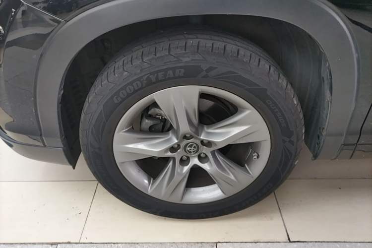 Used Toyota Highlander 2017 2.0T Four-Wheel Drive Luxury Edition 7 Seats Left Front Wheel Hub