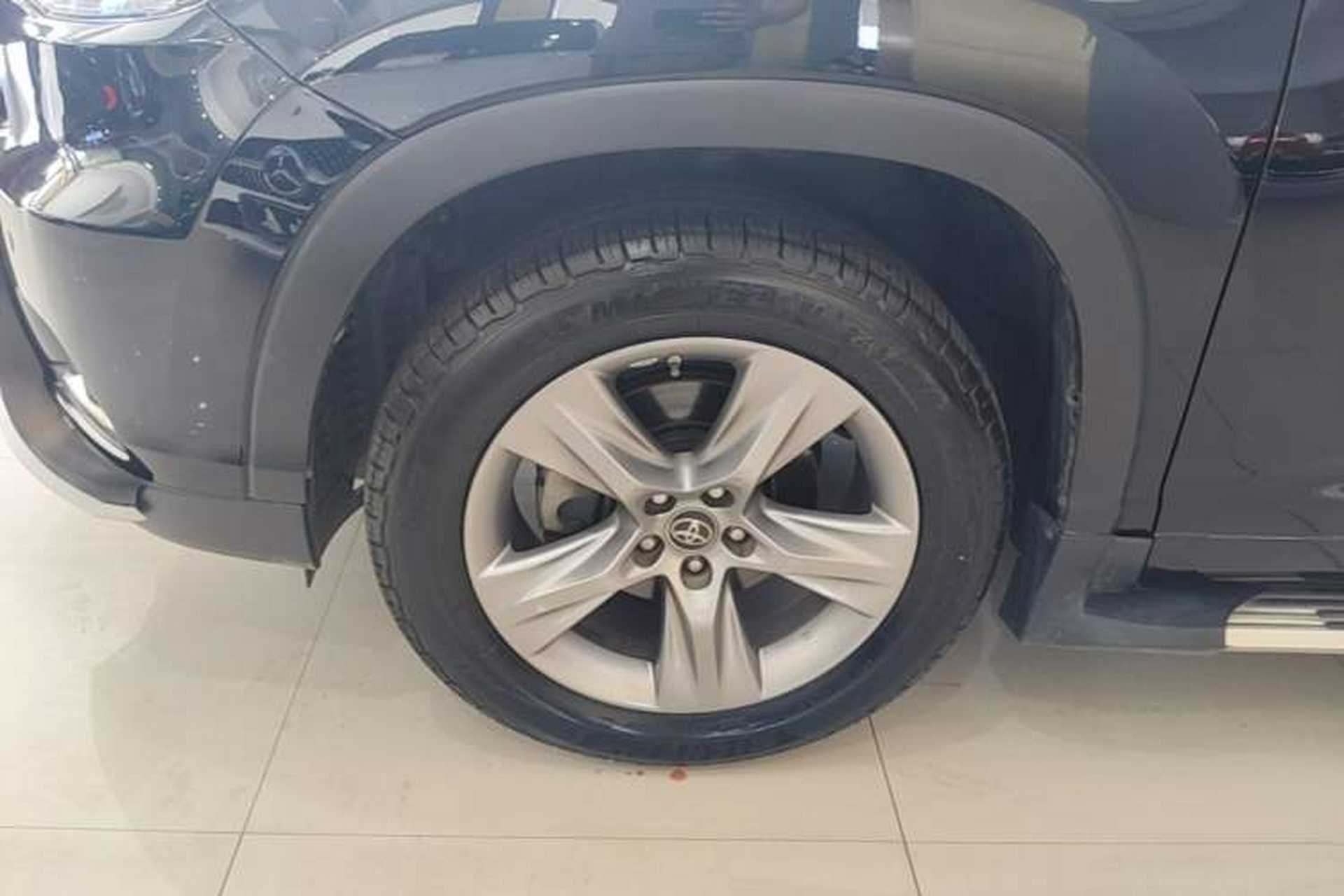 Used Toyota Highlander 2017 2.0T Two-Wheel Drive Luxury Edition 7 Seats Left Front Wheel Hub