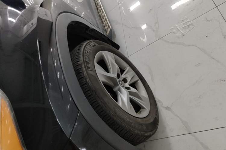 Used Toyota Highlander 2017 2.0T Four-Wheel Drive Luxury Edition 7 Seats Left Front Wheel Hub