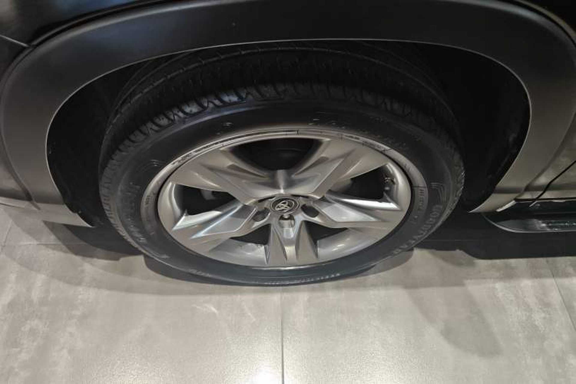 Used Toyota Highlander 2017 2.0T Four-Wheel Drive Luxury Edition 7 Seats Left Front Wheel Hub