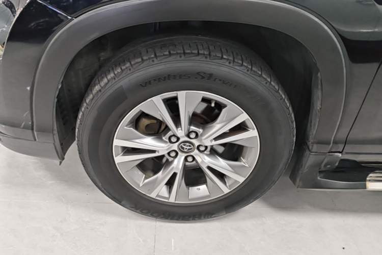 Used Toyota Highlander 2017 2.0T Four-Wheel Drive Elite Edition 7-Seater Left Front Wheel Hub