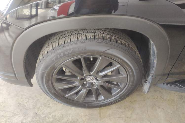 Used Toyota Highlander 2017 2.0T Four-Wheel Drive Black Edition Limited Model Left Front Wheel Hub