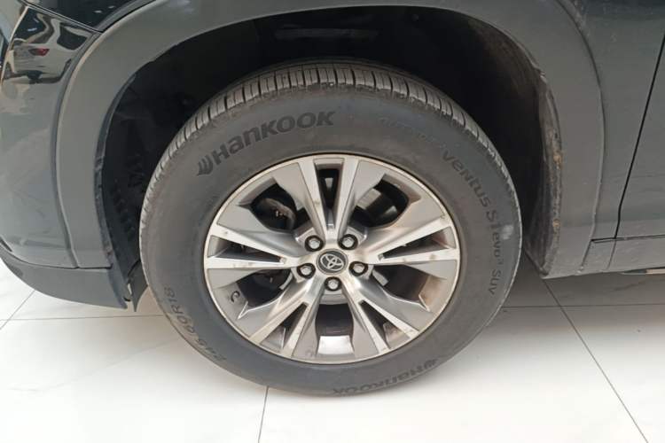 Used Toyota Highlander 2017 2.0T Two-Wheel Drive Elite Edition 5 Seats Left Front Wheel Hub