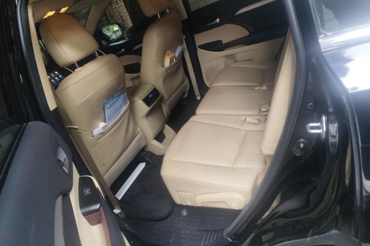 Used Toyota Highlander 2017 2.0T Four-Wheel Drive Luxury Edition 7 Seats Left Rear Seat