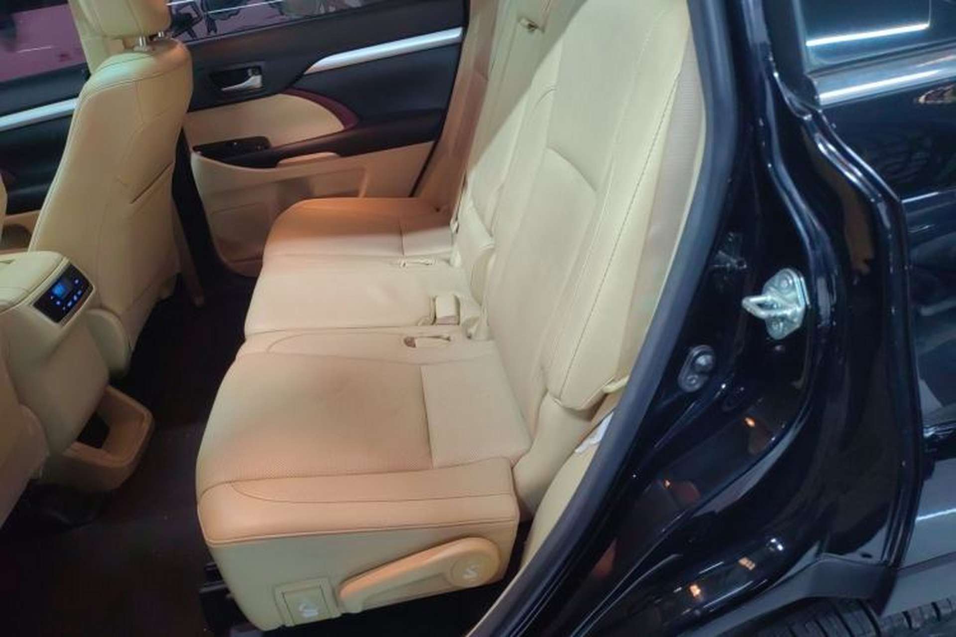 Used Toyota Highlander 2017 2.0T Four-Wheel Drive Luxury Edition 7 Seats Left Rear Seat