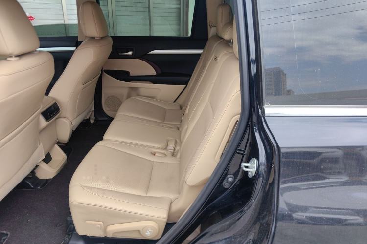 Used Toyota Highlander 2017 2.0T Four-Wheel Drive Luxury Edition 7 Seats Left Rear Seat