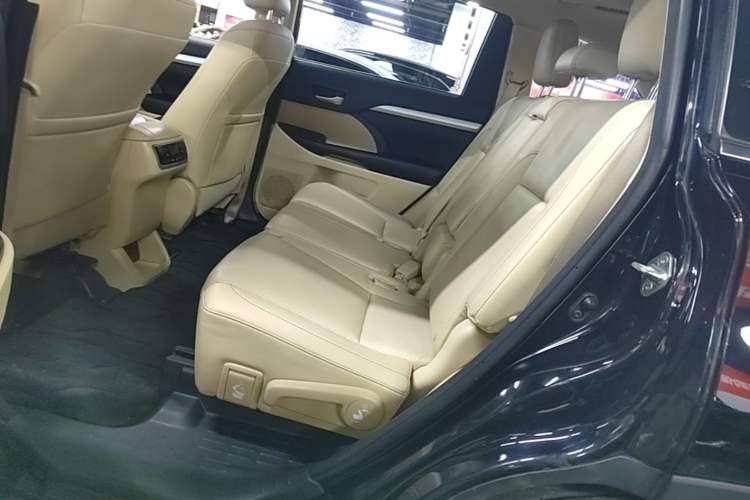 Used Toyota Highlander 2017 2.0T Four-Wheel Drive Luxury Edition 7 Seats Left Rear Seat