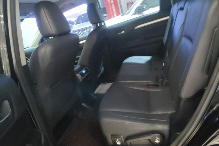 Used Toyota Highlander 2017 2.0T Four-Wheel Drive Luxury Edition 7 Seats Left Rear Seat