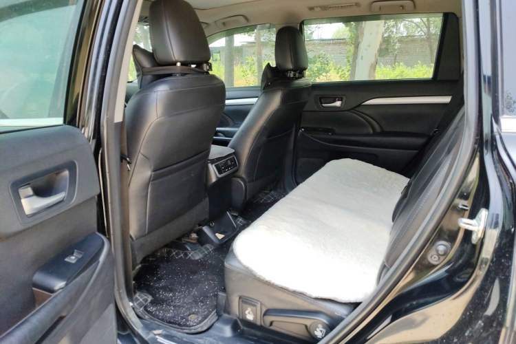 Used Toyota Highlander 2017 2.0T Two-Wheel Drive Luxury Edition 7 Seats Left Rear Seat