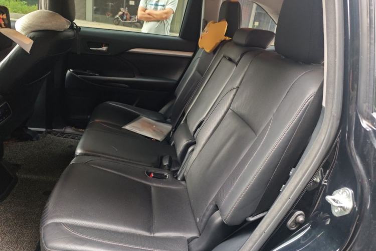 Used Toyota Highlander 2017 2.0T Two-Wheel Drive Luxury Edition 7 Seats Left Rear Seat