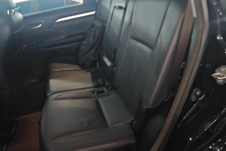 Used Toyota Highlander 2017 2.0T Two-Wheel Drive Luxury Edition 7 Seats Left Rear Seat