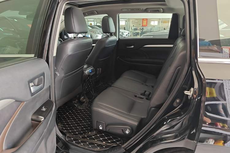 Used Toyota Highlander 2017 2.0T Four-Wheel Drive Luxury Edition 7 Seats Left Rear Seat