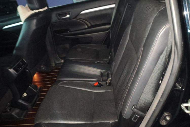Used Toyota Highlander 2017 2.0T Four-Wheel Drive Luxury Edition 7 Seats Left Rear Seat
