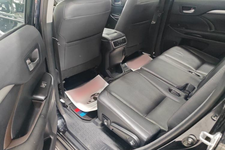 Used Toyota Highlander 2017 2.0T Four-Wheel Drive Luxury Edition 7 Seats Left Rear Seat