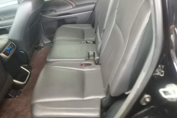 Used Toyota Highlander 2017 2.0T Four-Wheel Drive Luxury Edition 7 Seats Left Rear Seat