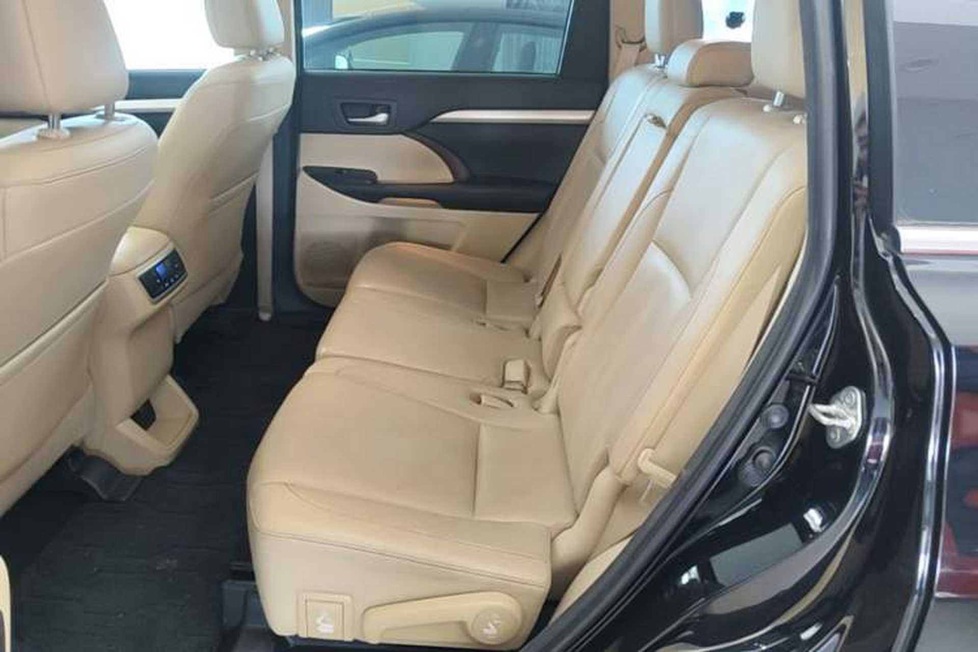 Used Toyota Highlander 2017 2.0T Two-Wheel Drive Luxury Edition 7 Seats Left Rear Seat