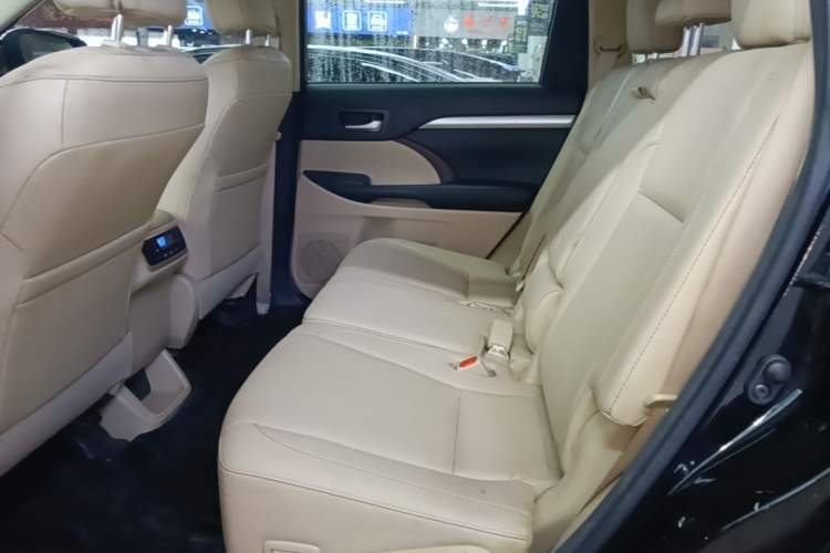 Used Toyota Highlander 2017 2.0T Four-Wheel Drive Luxury Edition 7 Seats Left Rear Seat