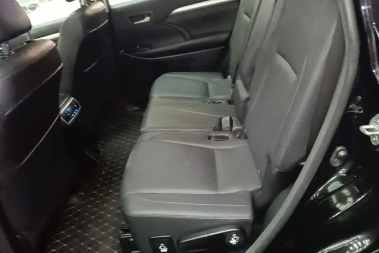 Used Toyota Highlander 2017 2.0T Four-Wheel Drive Luxury Edition 7 Seats Left Rear Seat