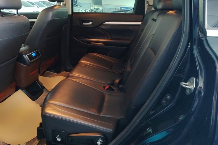 Used Toyota Highlander 2017 2.0T Two-Wheel Drive Luxury Edition 7 Seats Left Rear Seat