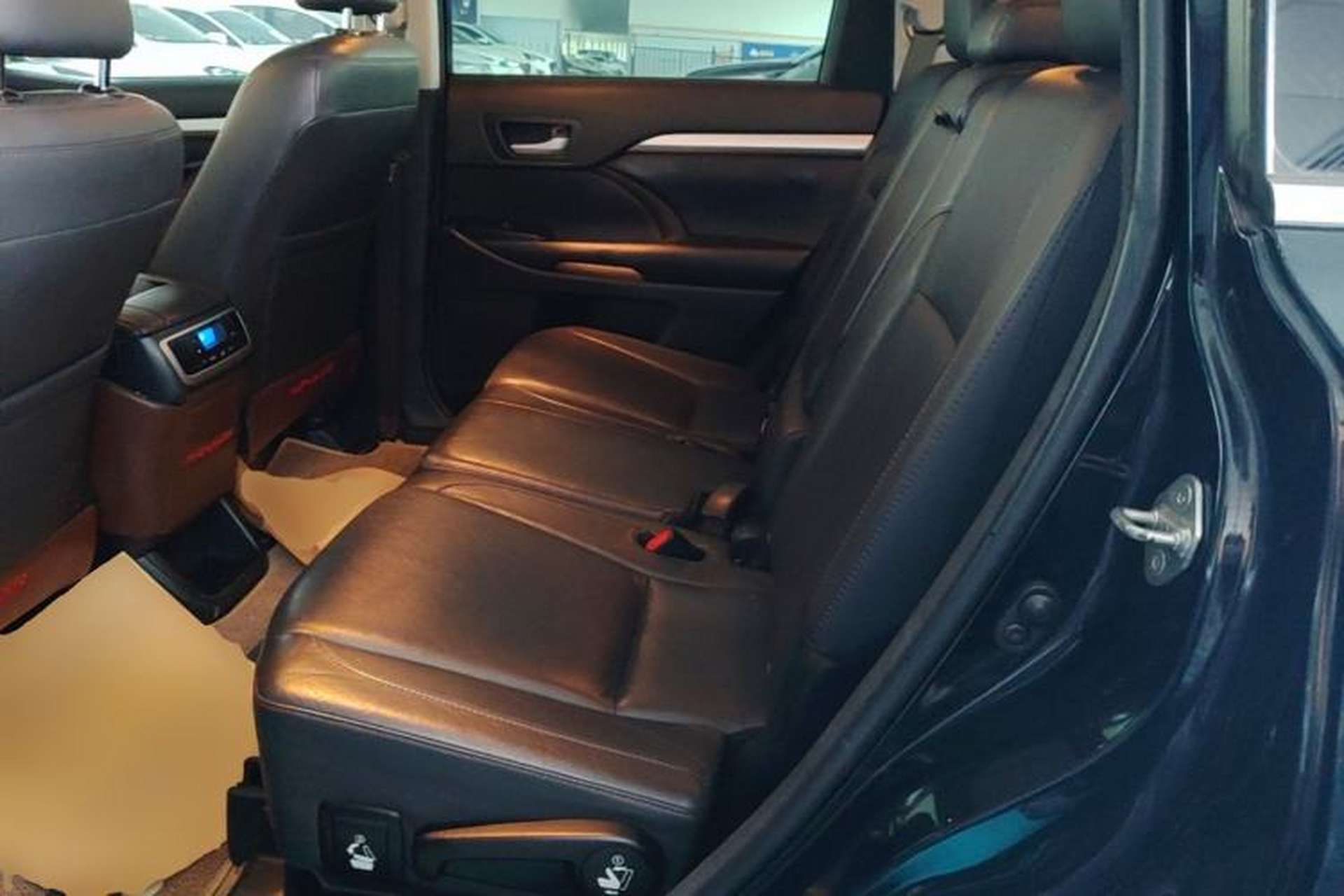 Used Toyota Highlander 2017 2.0T Two-Wheel Drive Luxury Edition 7 Seats Left Rear Seat