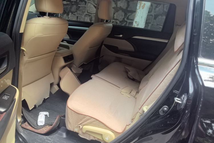 Used Toyota Highlander 2017 2.0T Two-Wheel Drive Elite Version 7 Seats Left Rear Seat