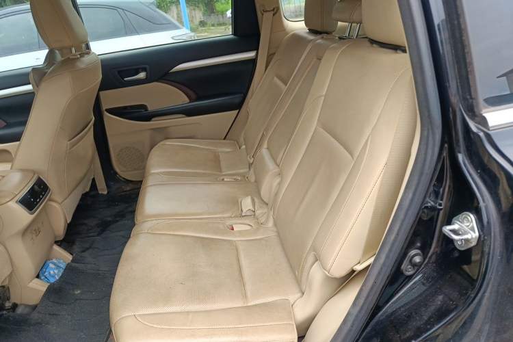 Used Toyota Highlander 2017 2.0T Two-Wheel Drive Luxury Edition 7 Seats Left Rear Seat