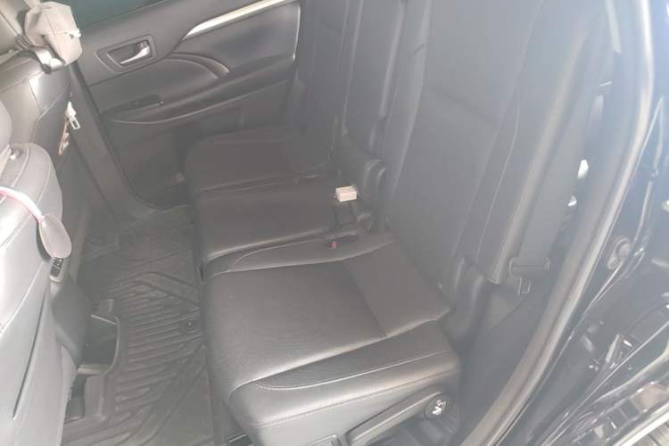 Used Toyota Highlander 2017 2.0T Four-Wheel Drive Luxury Edition 7 Seats Left Rear Seat