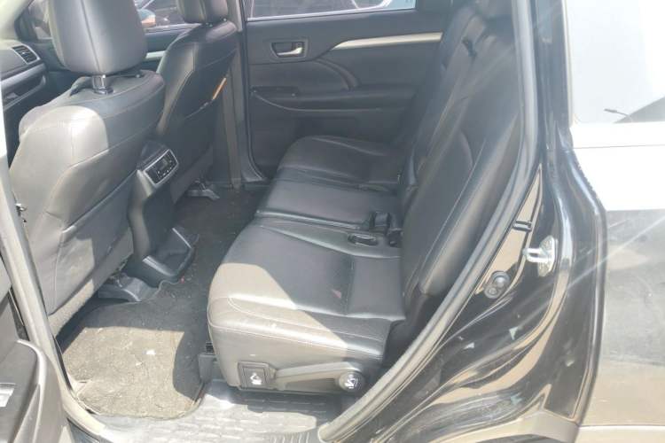 Used Toyota Highlander 2017 2.0T Four-Wheel Drive Luxury Edition 7 Seats Left Rear Seat