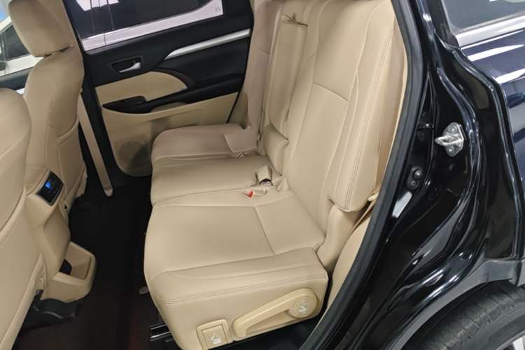 Used Toyota Highlander 2017 2.0T Four-Wheel Drive Elite Edition 7-Seater Left Rear Seat
