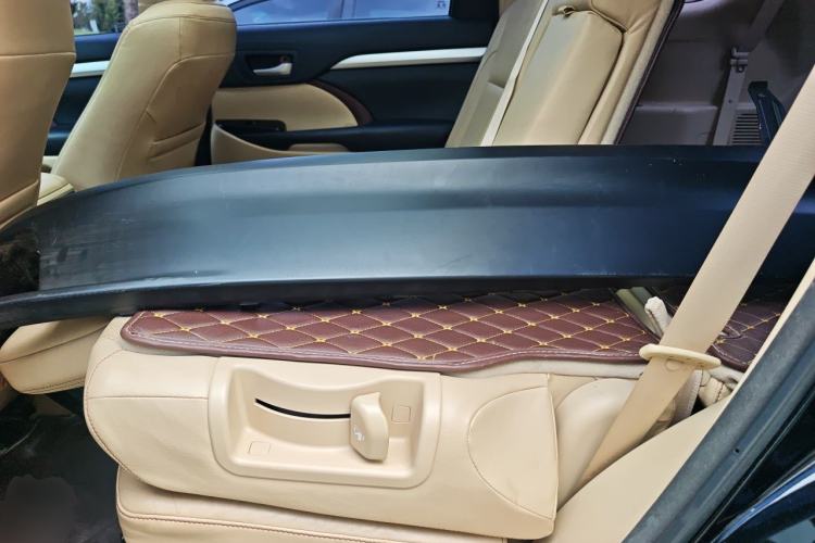 Used Toyota Highlander 2017 2.0T Two-Wheel Drive Luxury Edition 7 Seats Left Rear Seat