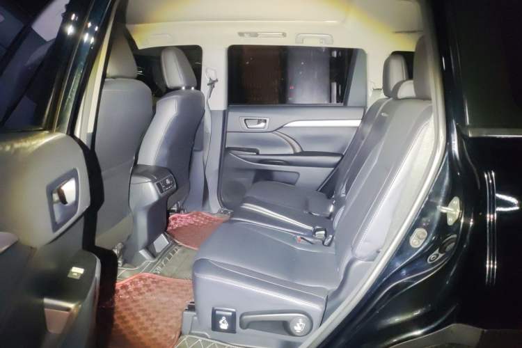 Used Toyota Highlander 2017 2.0T Four-Wheel Drive Luxury Edition 7 Seats Left Rear Seat