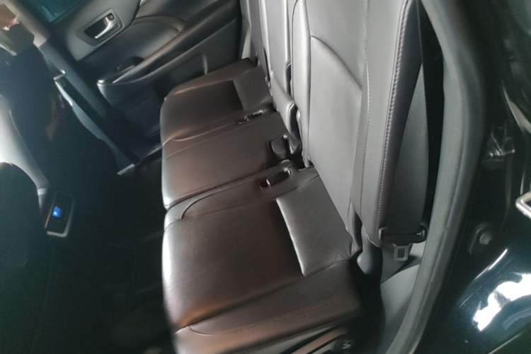 Used Toyota Highlander 2017 2.0T Four-Wheel Drive Luxury Edition 7 Seats Left Rear Seat