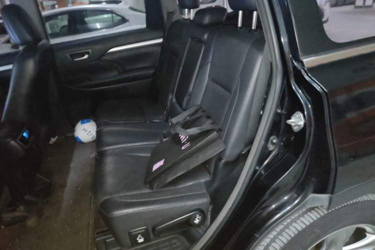Used Toyota Highlander 2017 2.0T Two-Wheel Drive Luxury Edition 7 Seats Left Rear Seat