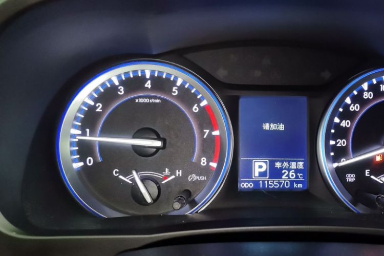 Used Toyota Highlander 2017 2.0T Two-Wheel Drive Elite Version 7 Seats Odometer Close Up