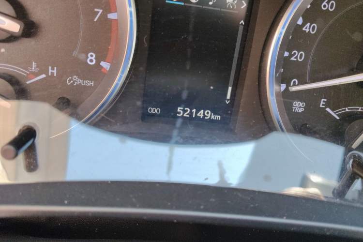 Used Toyota Highlander 2017 3.5L Four-Wheel Drive Ultimate Edition 7-Seater Odometer Close Up