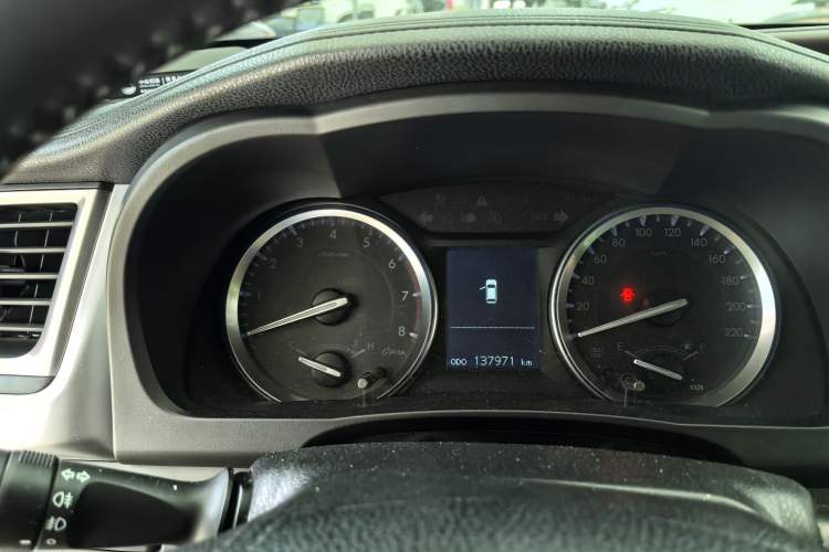 Used Toyota Highlander 2017 2.0T Two-Wheel Drive Luxury Edition 7 Seats Odometer Close Up